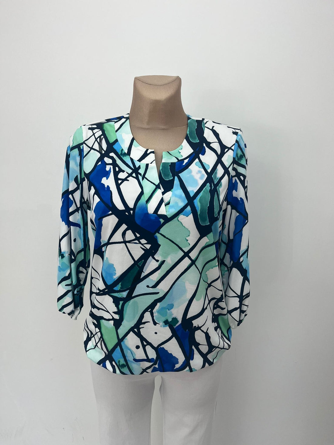 Round neck top with opening Yew top 35