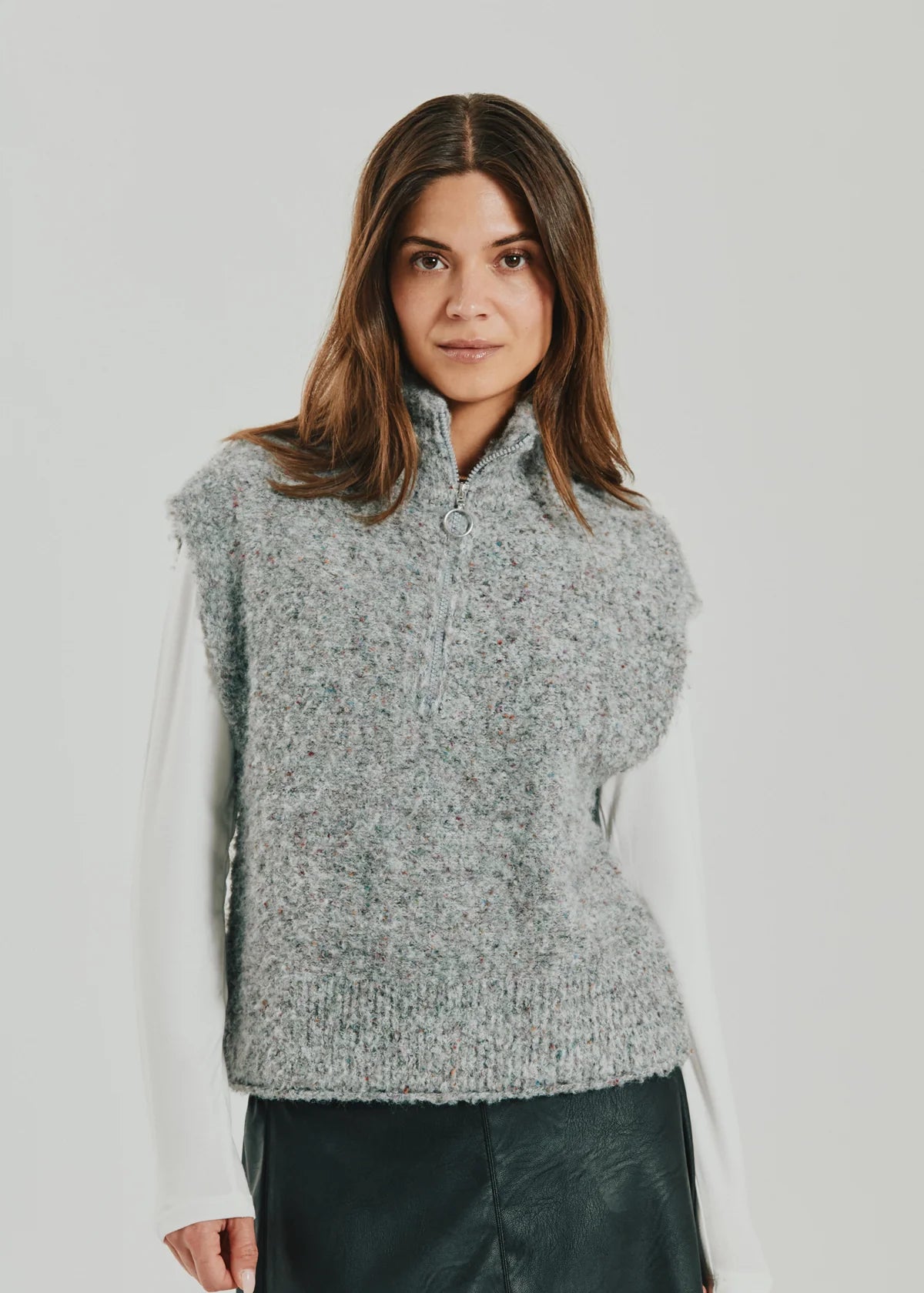 Free/Quent knitted waistcoat with zip in Tweed boucle yarn 206732