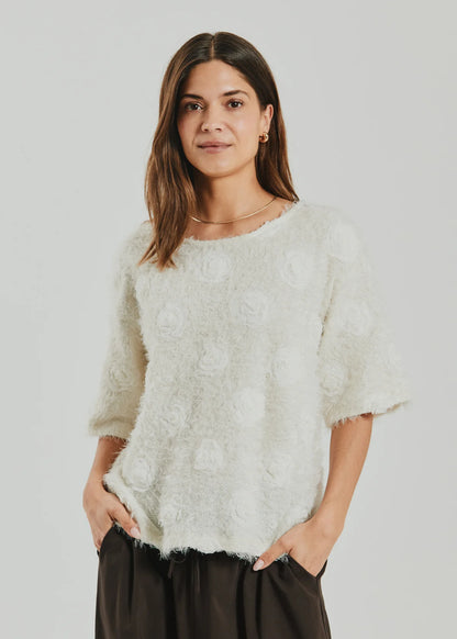 Free/Quent Shaggy look sweater with 3d flower detail Moonbeam Beige 211503