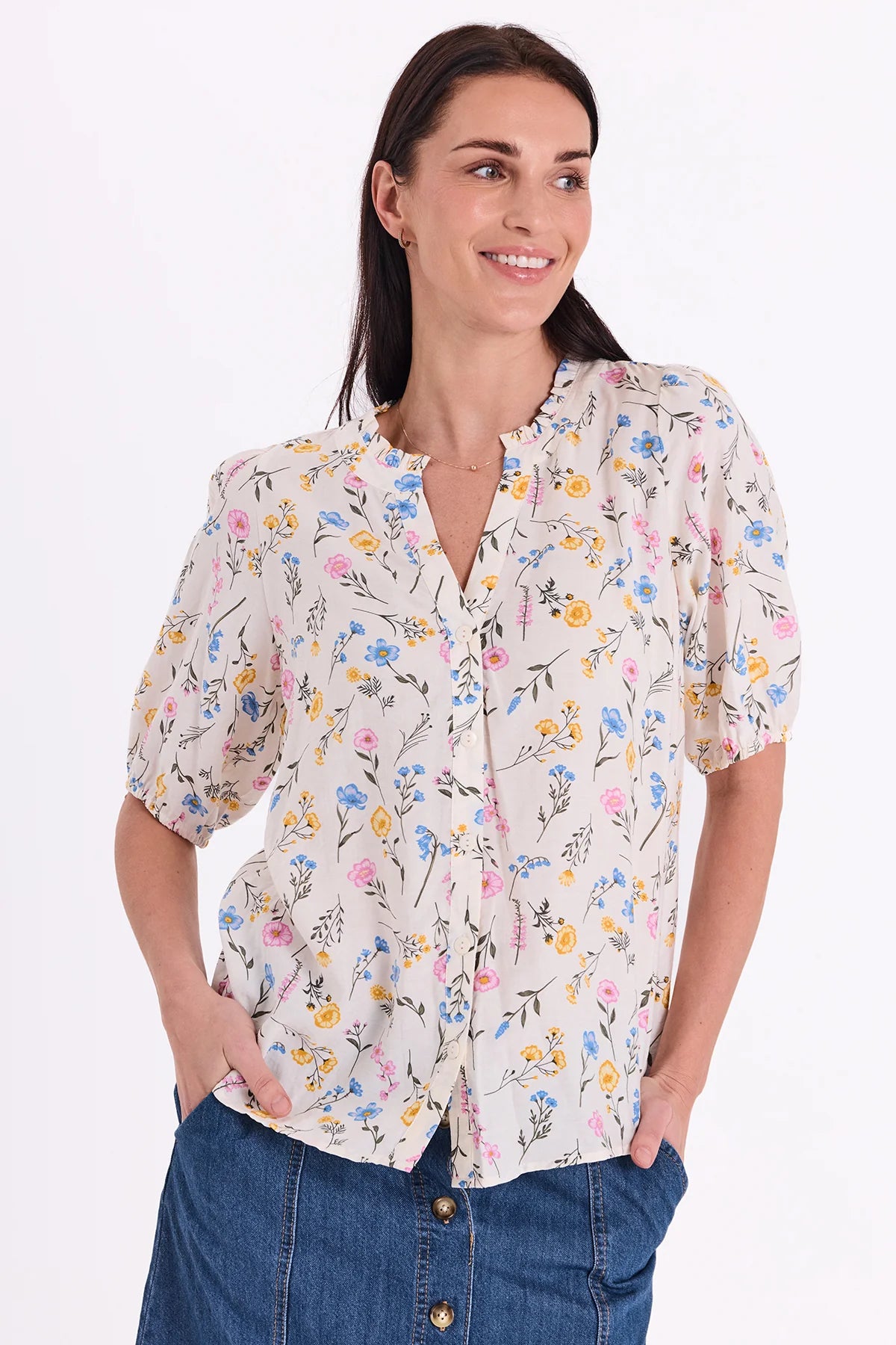 FreeQuent MOLLI shirt in pretty flower print. Yellow or Khaki