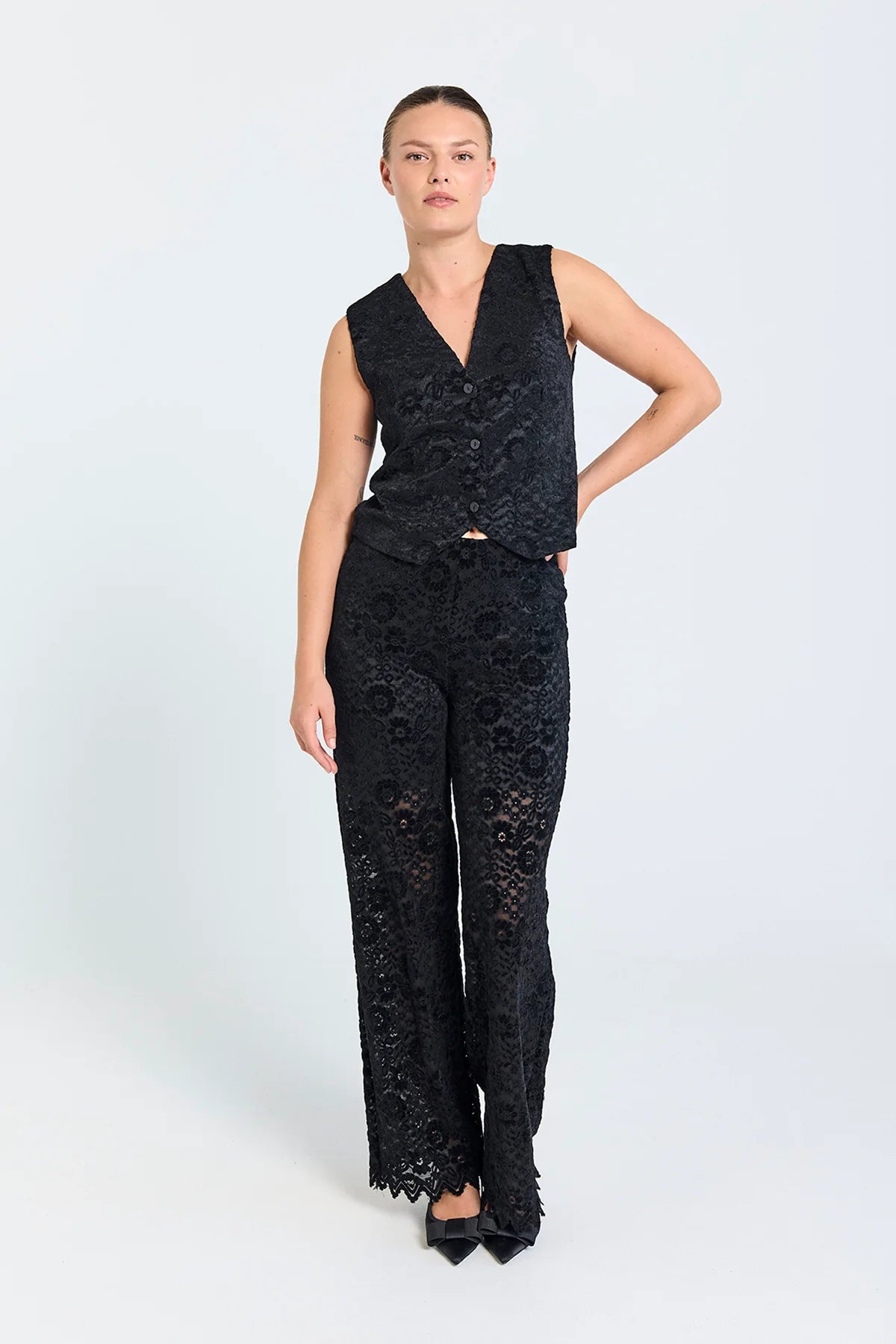 Freequent Velvet Floral Lace Semi opaque trousers