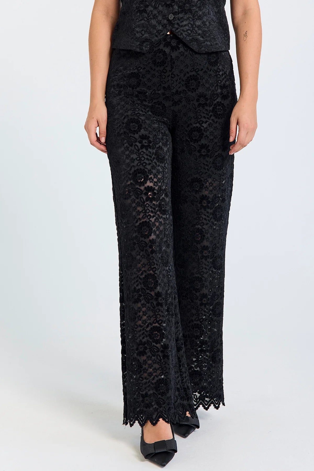 Freequent Velvet Floral Lace Semi opaque trousers