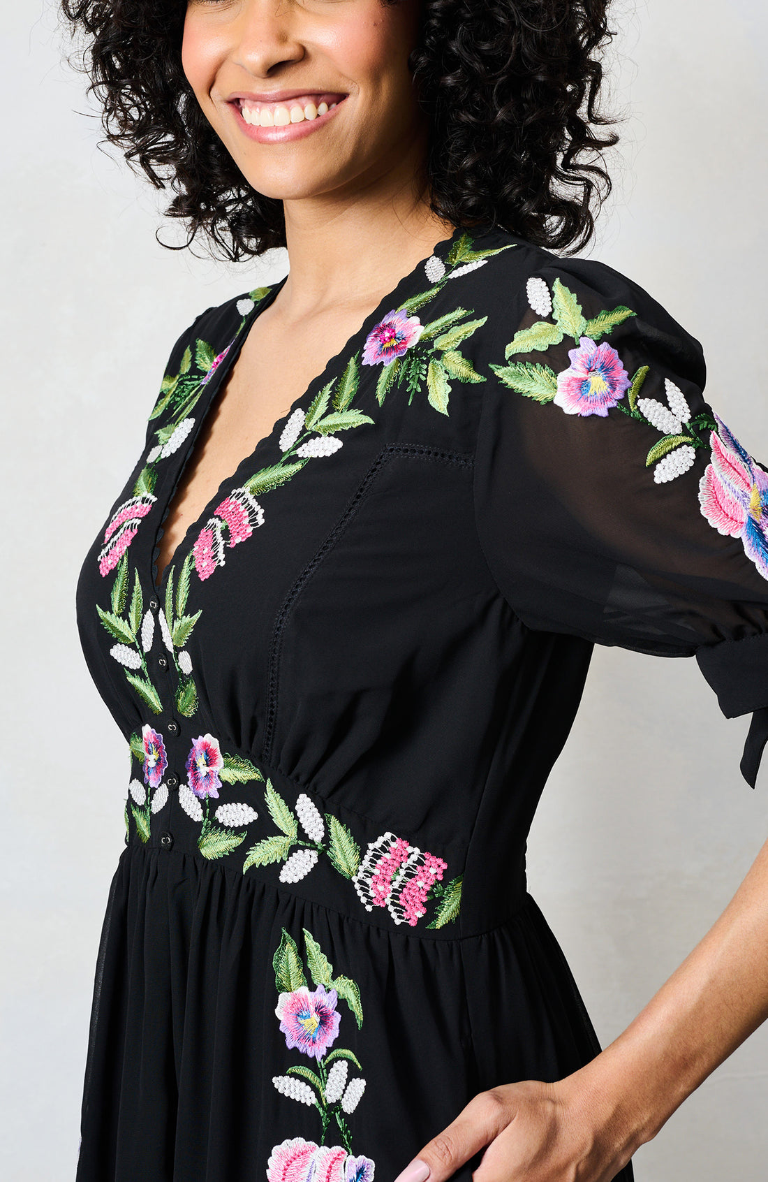 Hope &amp; Ivy April Black embroidered V-Neck Midi Dress With Tiered Skirt