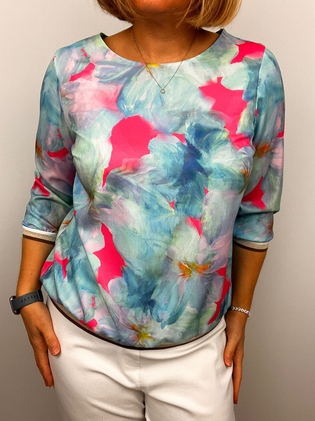Debbie Top with sporty waistband and cut out neck detail