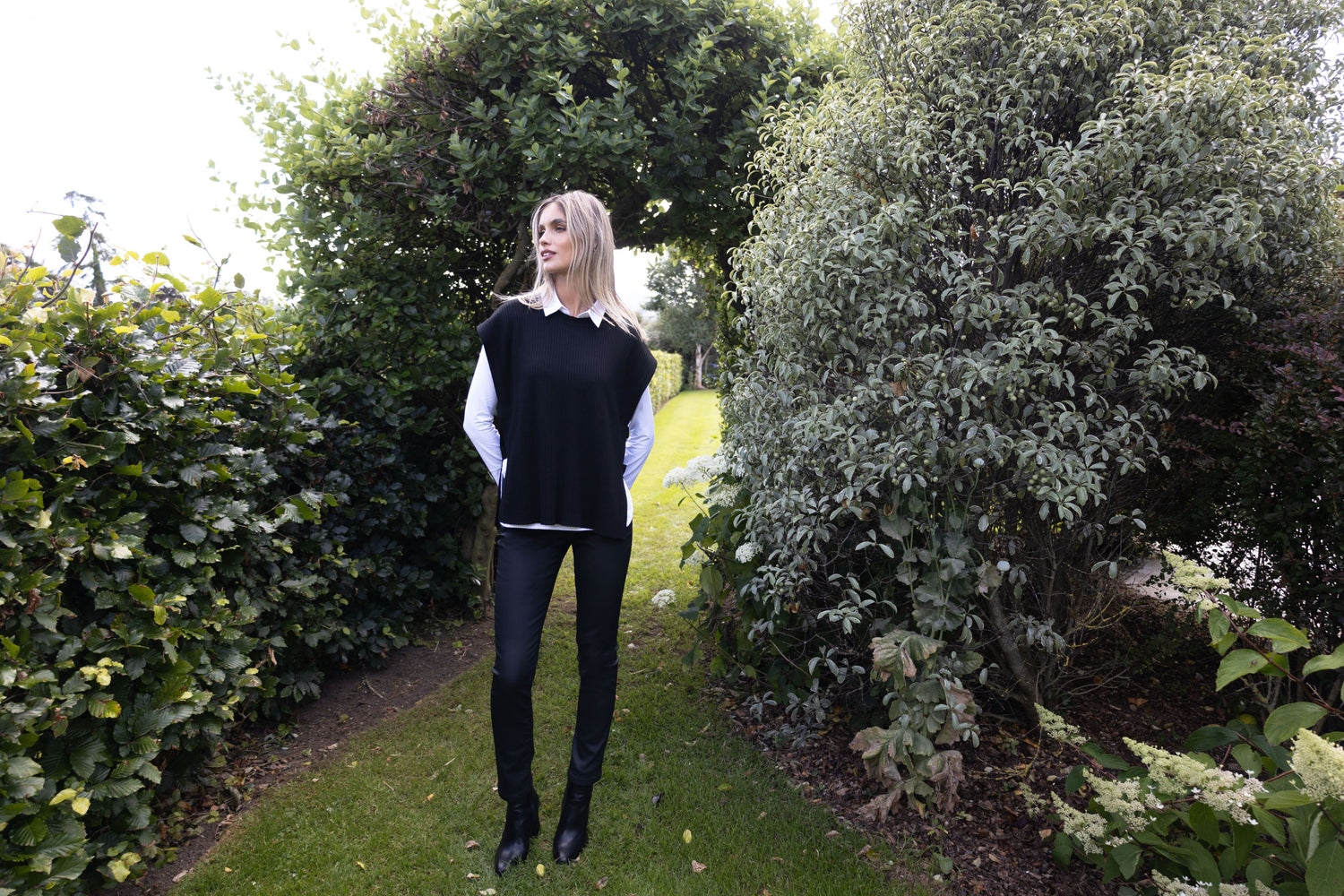 No2morrow Messina Ribbed Gilet in Black Kw017