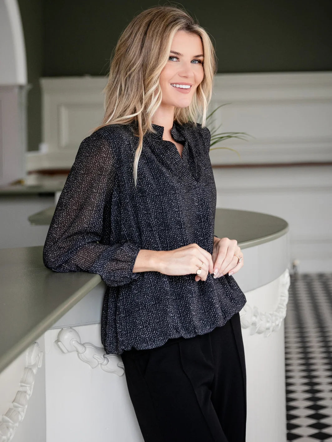Kate &amp; Pippa Bella Band Hem Top in Black Minimal Print