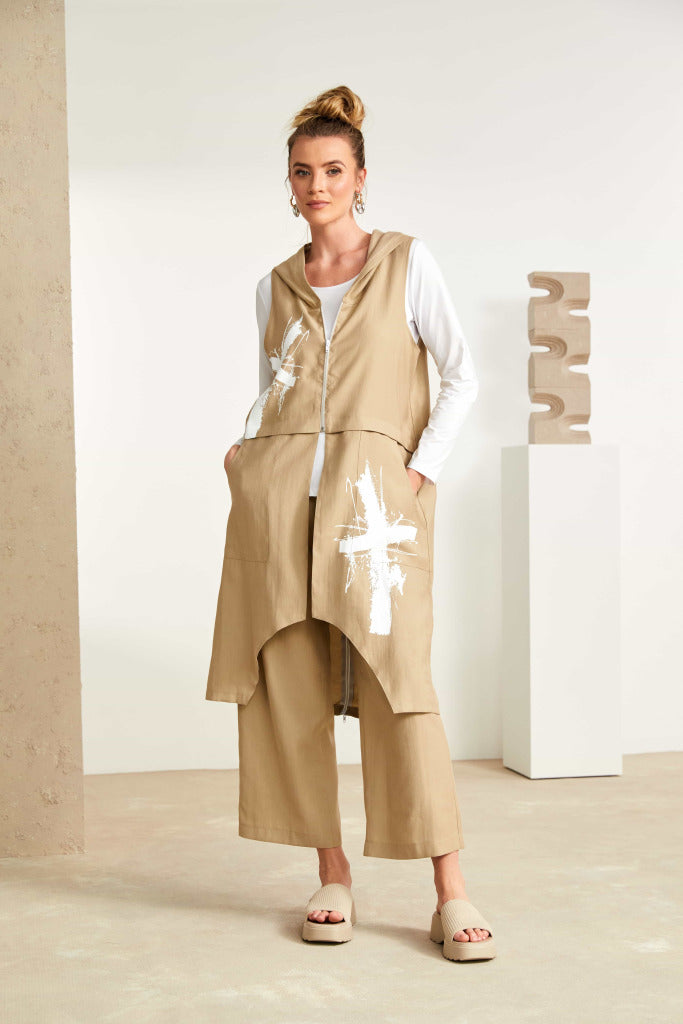 Naya Placement Print long Waistcoat in Fudge and cream Nas25180