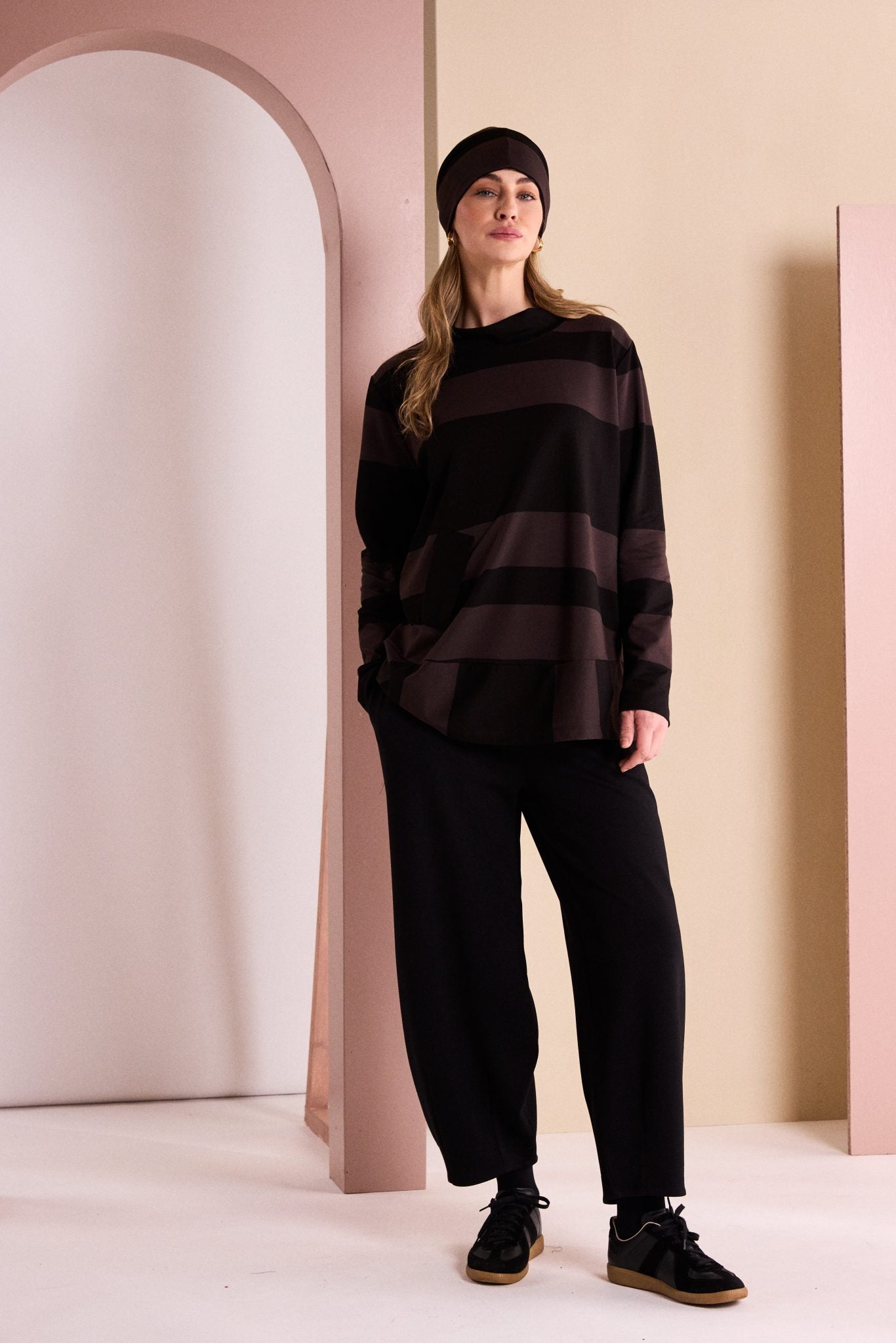 Naya Barrel Leg trousers in Soft heavy Jersey with tapered hem Naw26144
