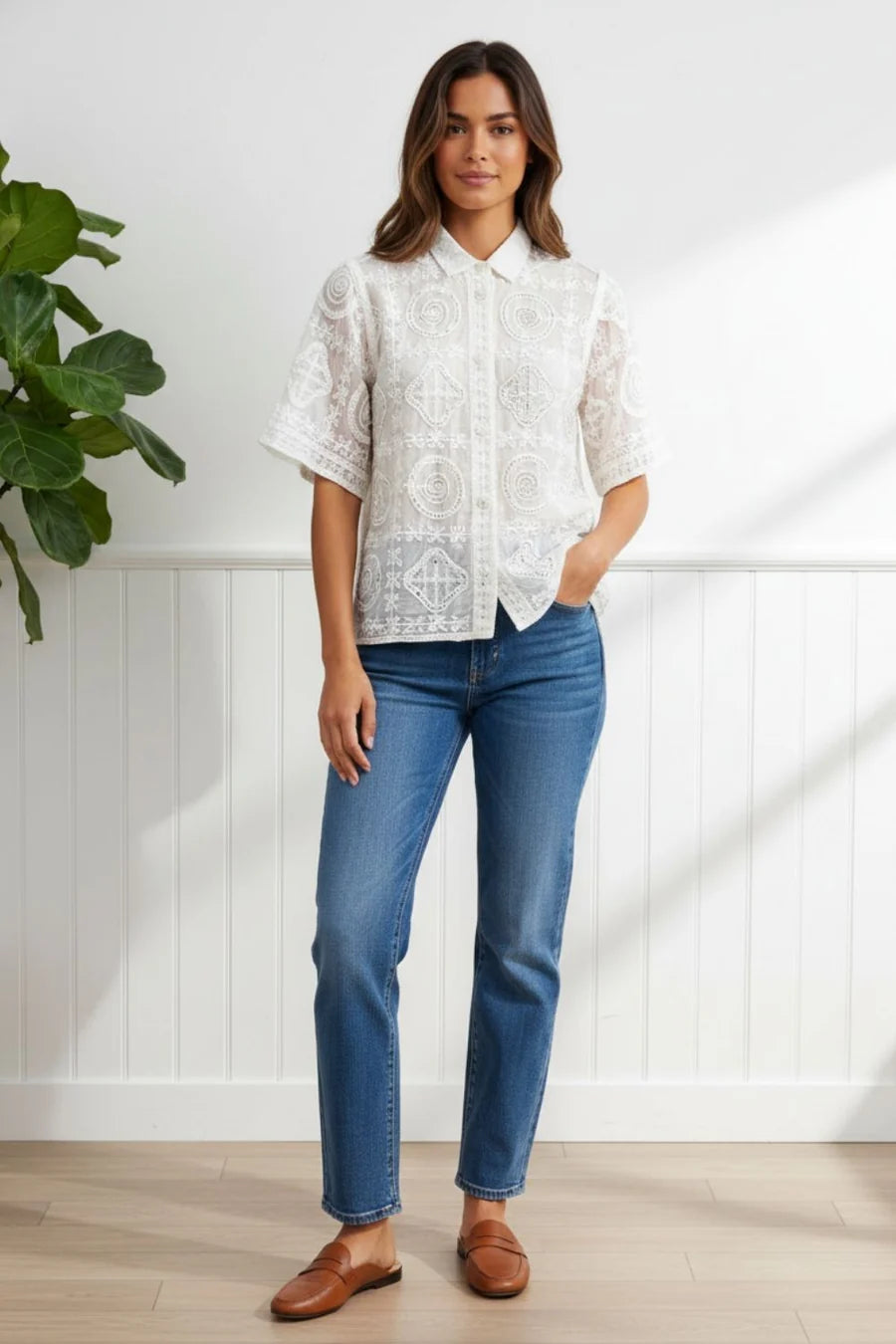 Stella Morgan Sequin Embroidered Short Sleeve Shirt in WHITE T182318