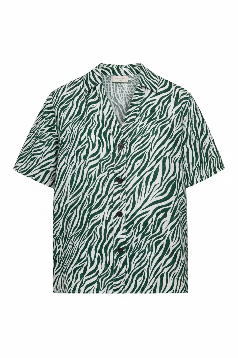 Free/Quent Short sleeve Shirt and collar in White and dark forest Zebra print 208114