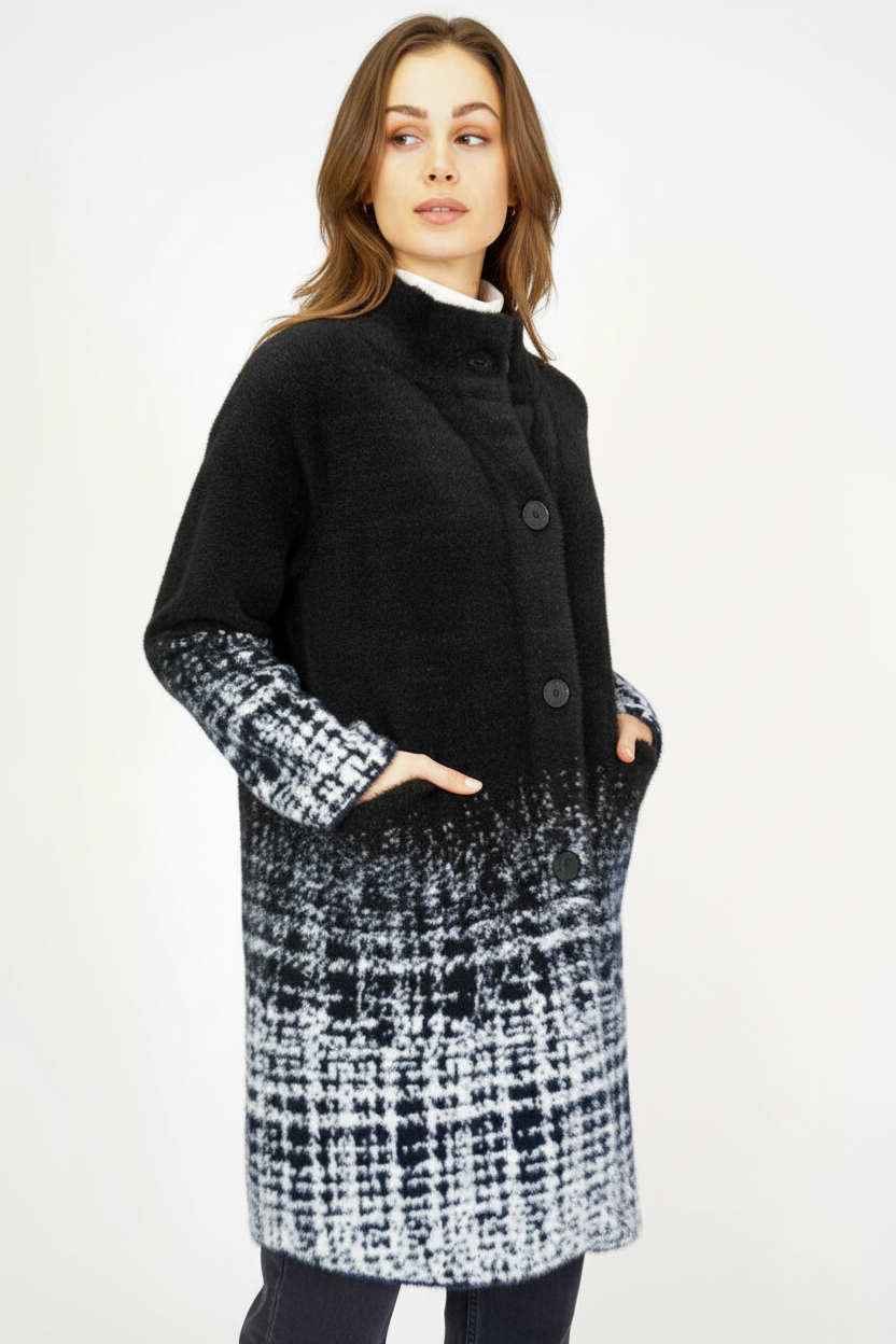 Feather Yarn Coat – Black &amp; White