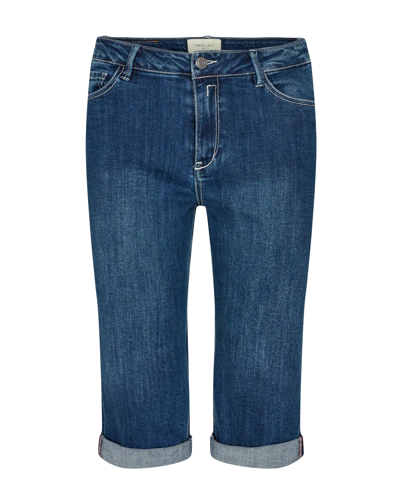 Free/Quent KNEE-LENGHT SHORTS IN DENIM - BLUE