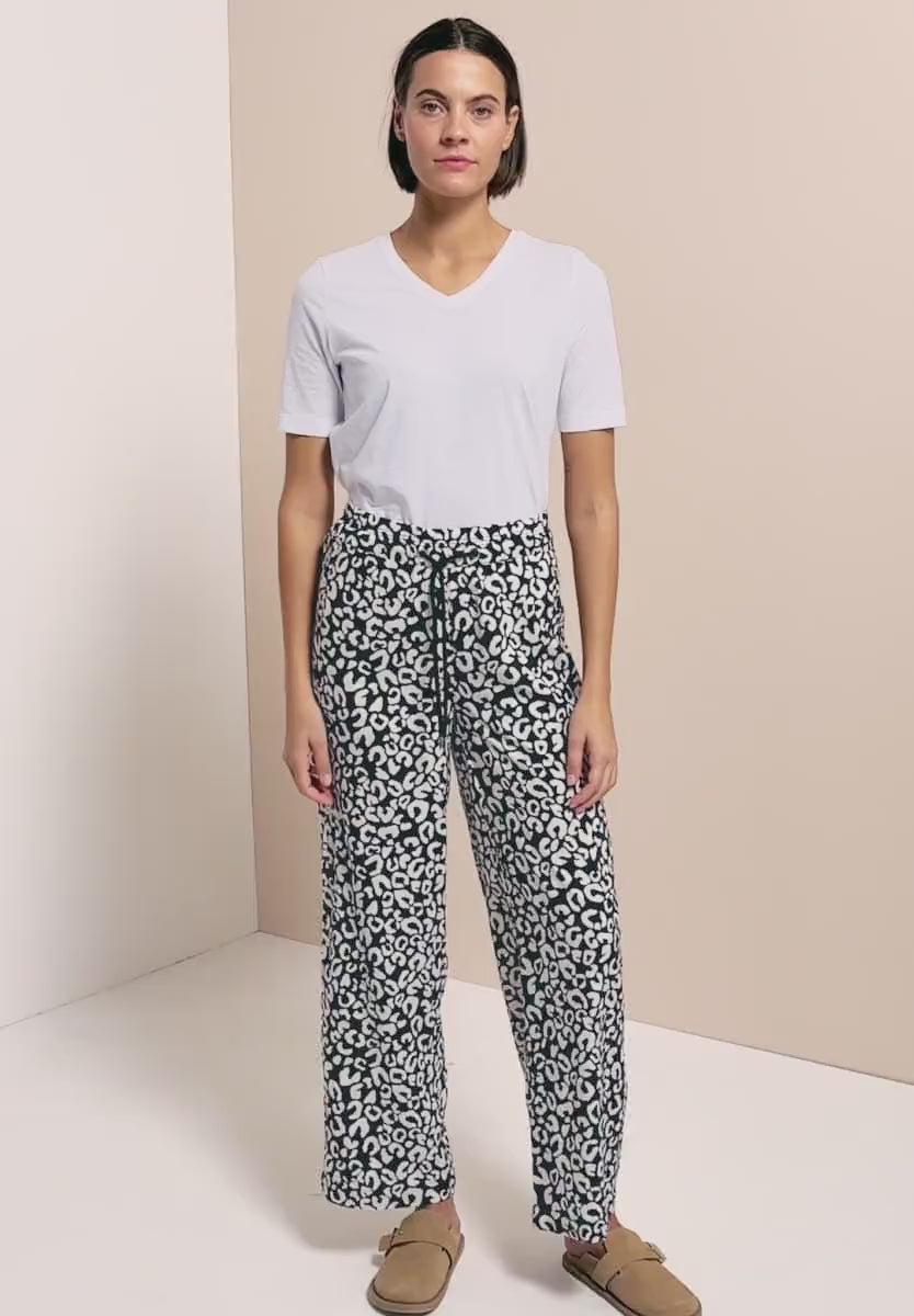 Cecil Wide leg trousers in a loose fit with a leopard print 380826
