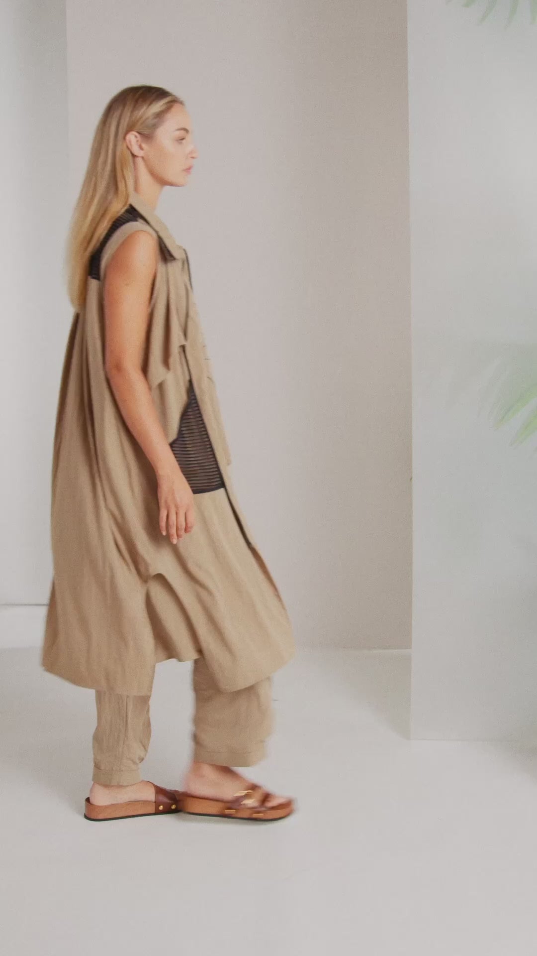 Naya Zipped Long Line Waistcoat With contrast  Pocket And Collar Panel Nas26219