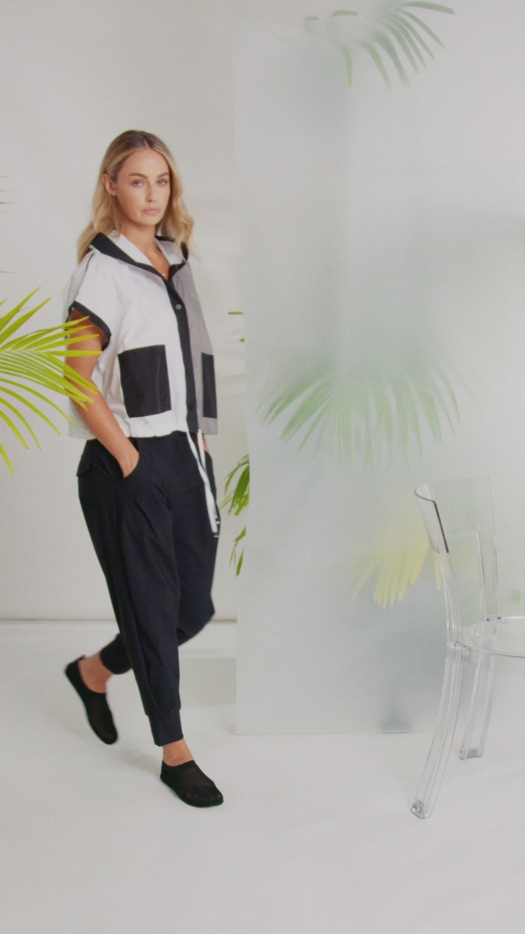 Naya Two Tone Hooded Jacket With Contrast Panel And Pockets Nas26117