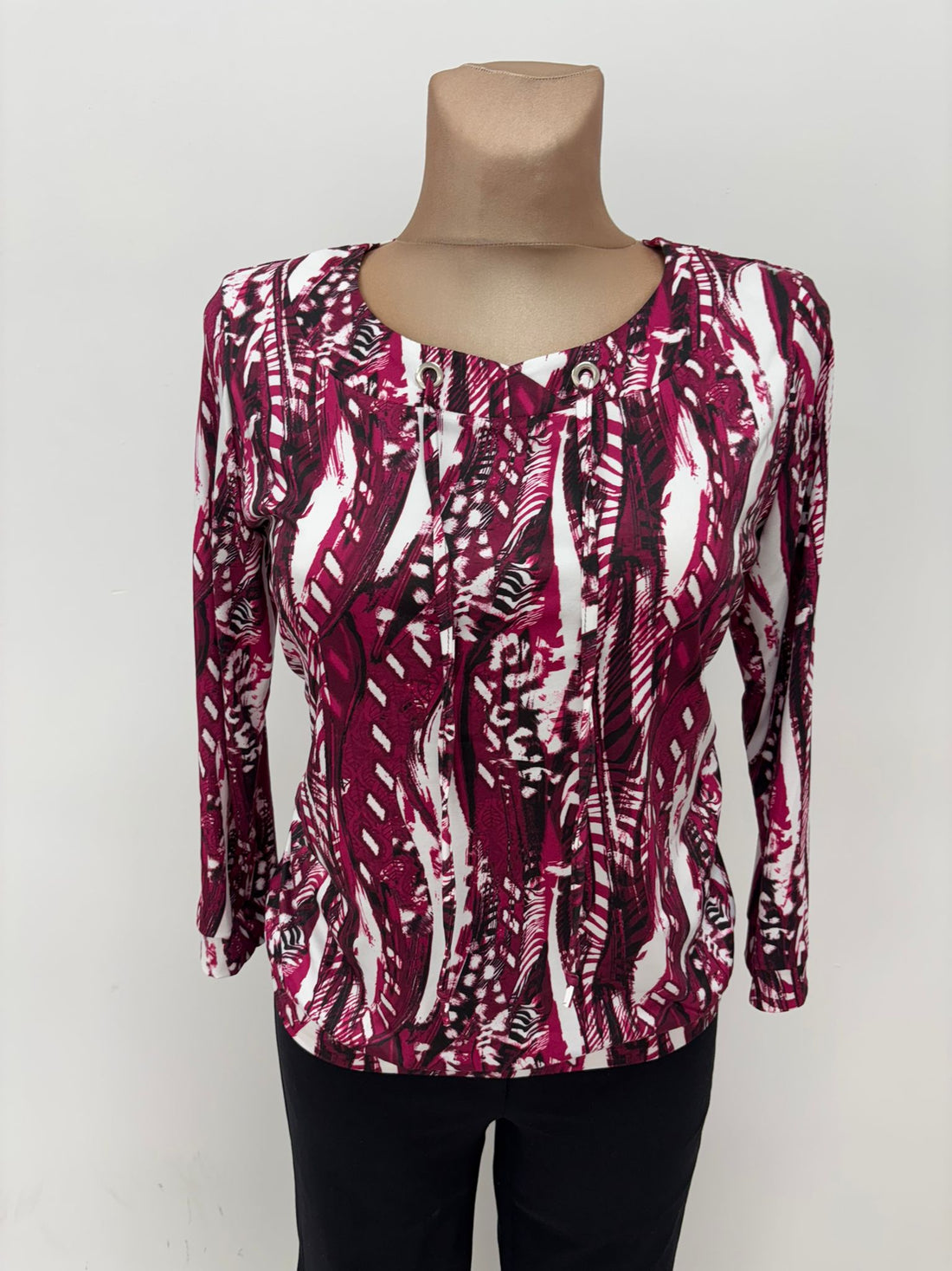 Yew Top with Scoop neckline with ties and a  Yew25 65