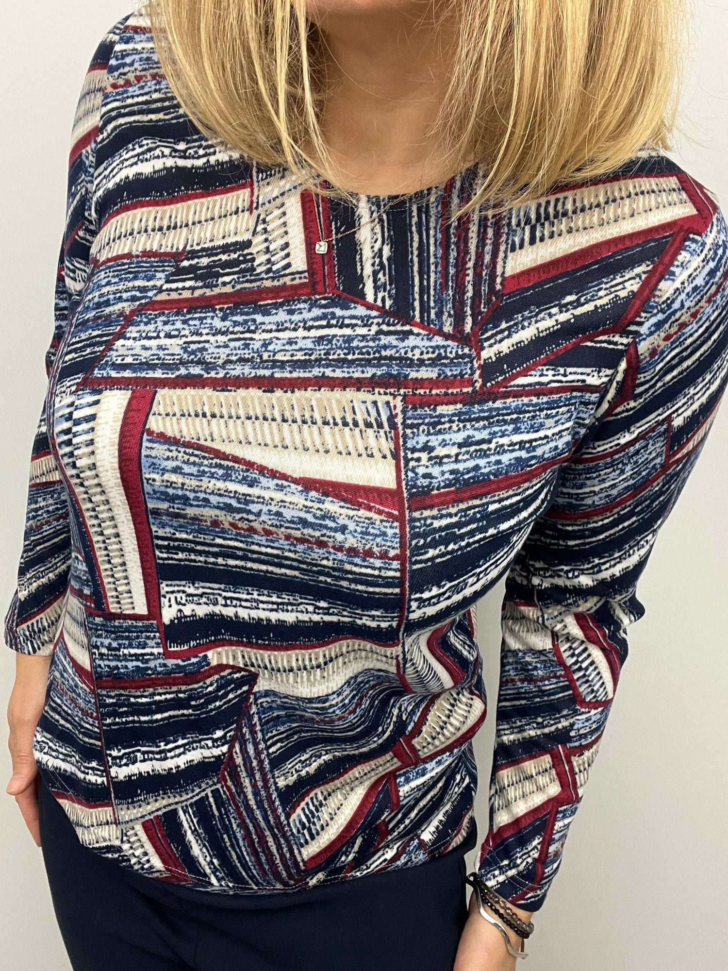 Long sleeve Fine knit in Navy red and Beige Print
