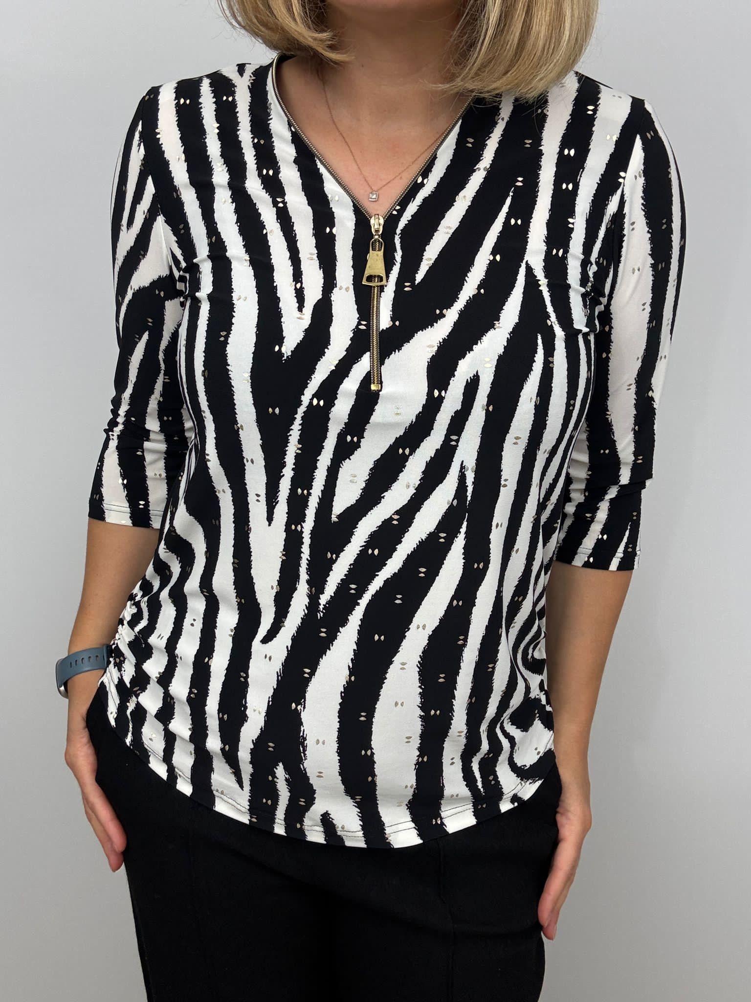 Ilona 3/4 sleeve Zip Top in Black and White Print  Zipaw26 10
