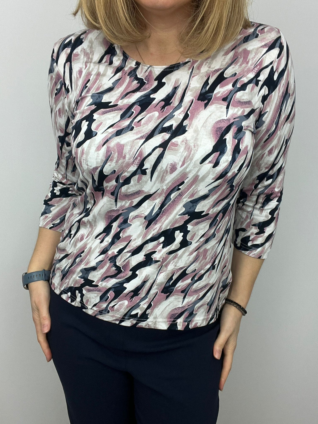 Ilona 3/4 Sleeve cotton feel top.
