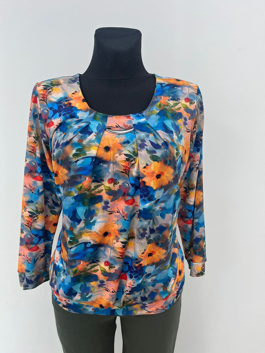 Yew Top with round neck and Wide Waistband