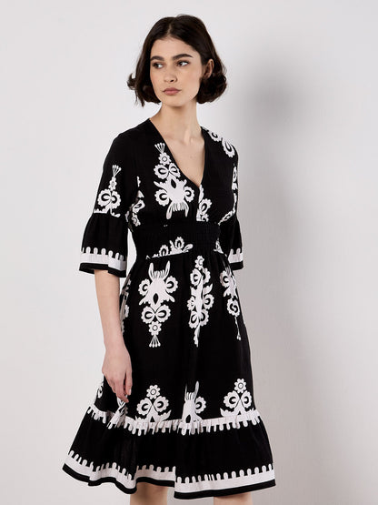 iKAT Print dress with Shirred waist, half sleeve and pockets Black Or Navy