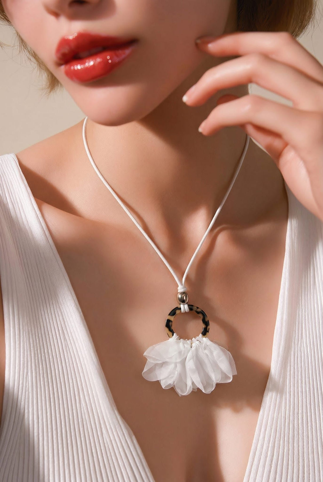 Lightweight and delicate long necklace with  Flower pendant