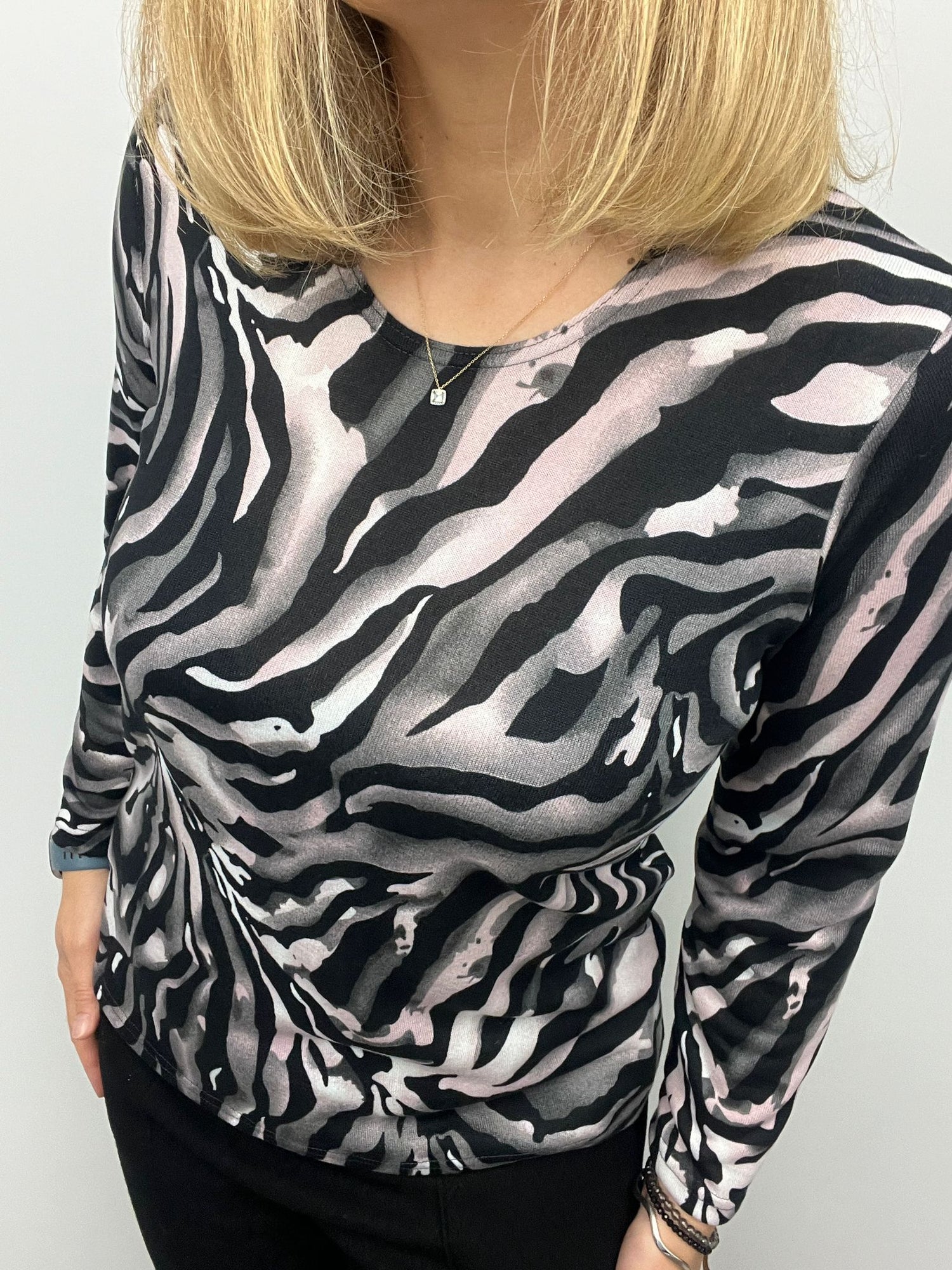 Long Sleeve Fine Knit in black grey and Pink print