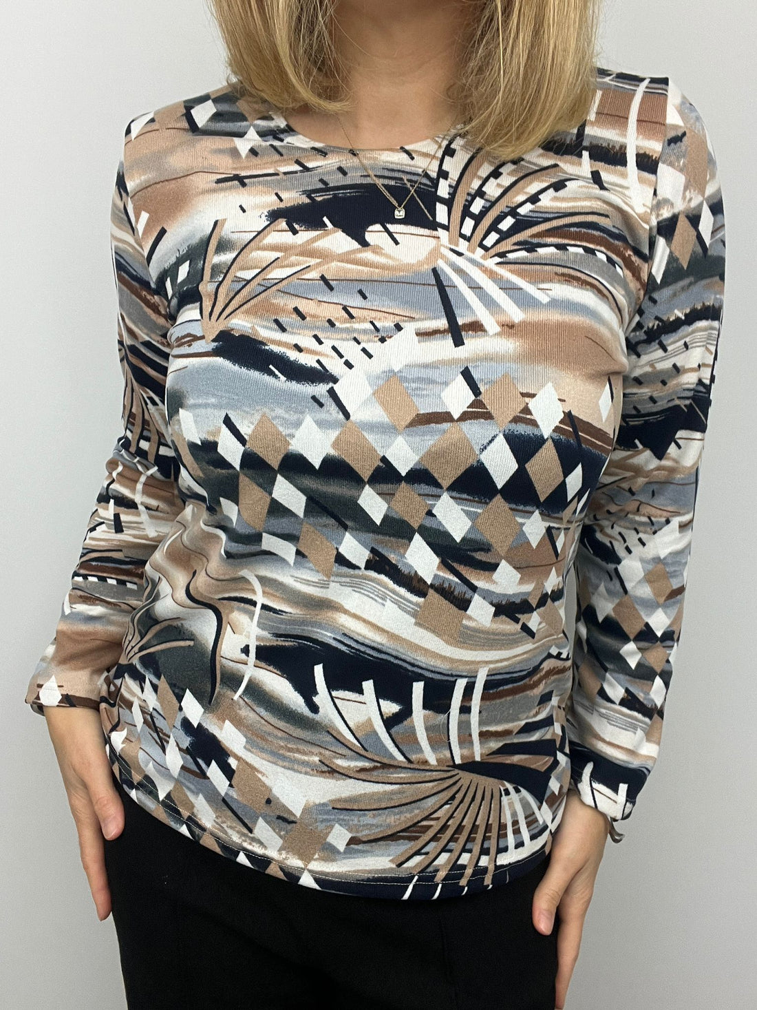 Long sleeve fine Knit in Black Tan and grey print