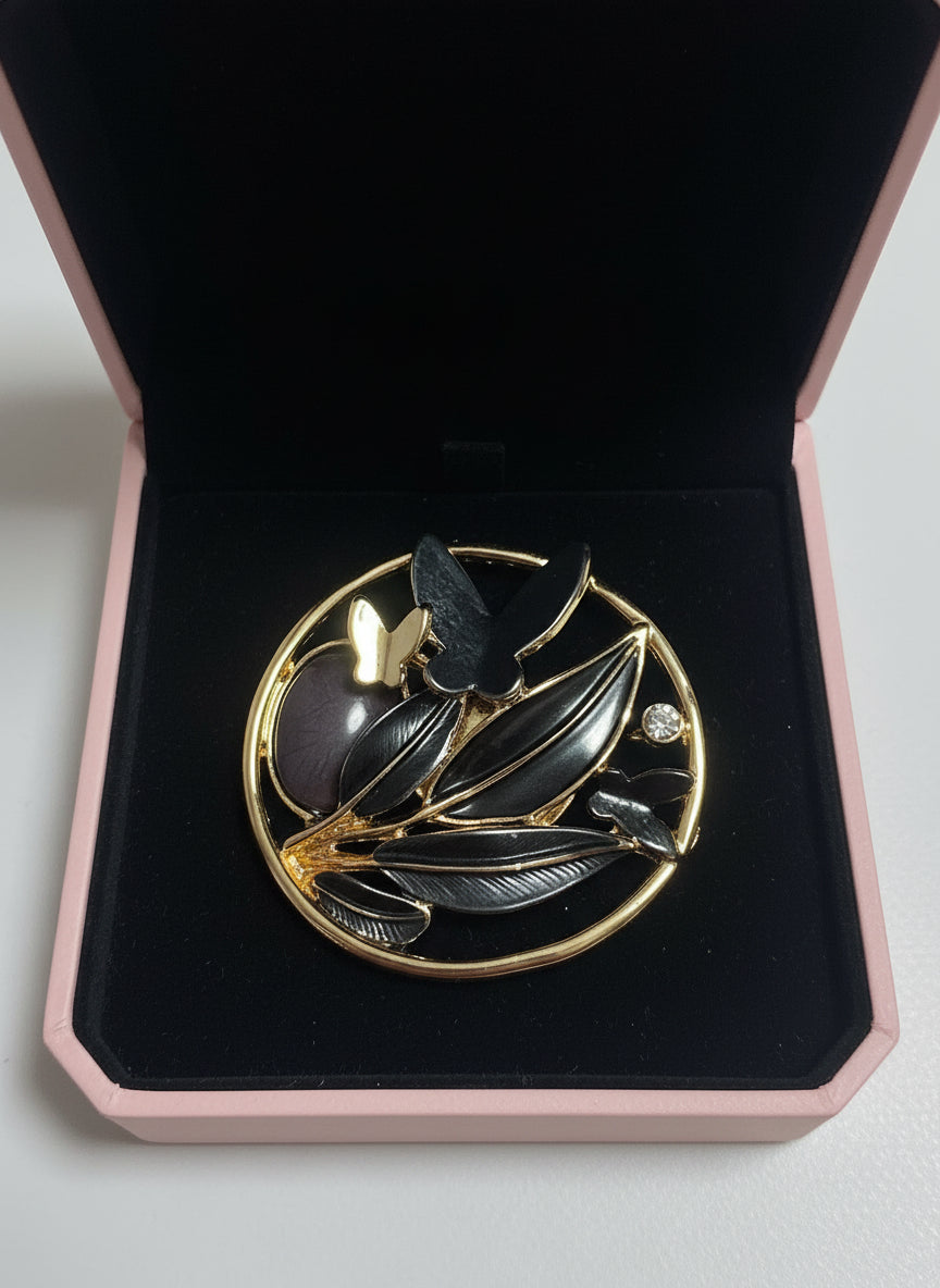 Gift boxed magnetic brooch in Gold and pewter F03595