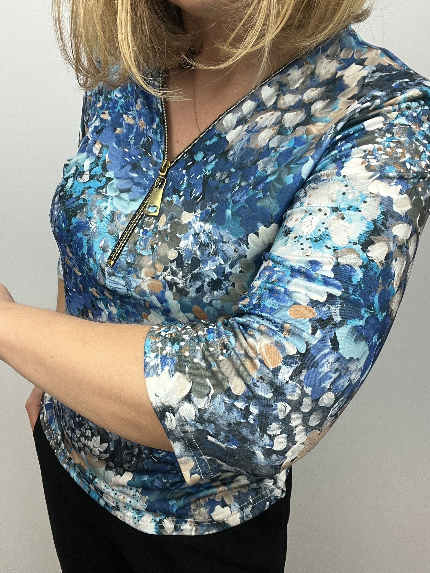 Ilona Blue print Zip top with 3/4 sleeve Zip26 3