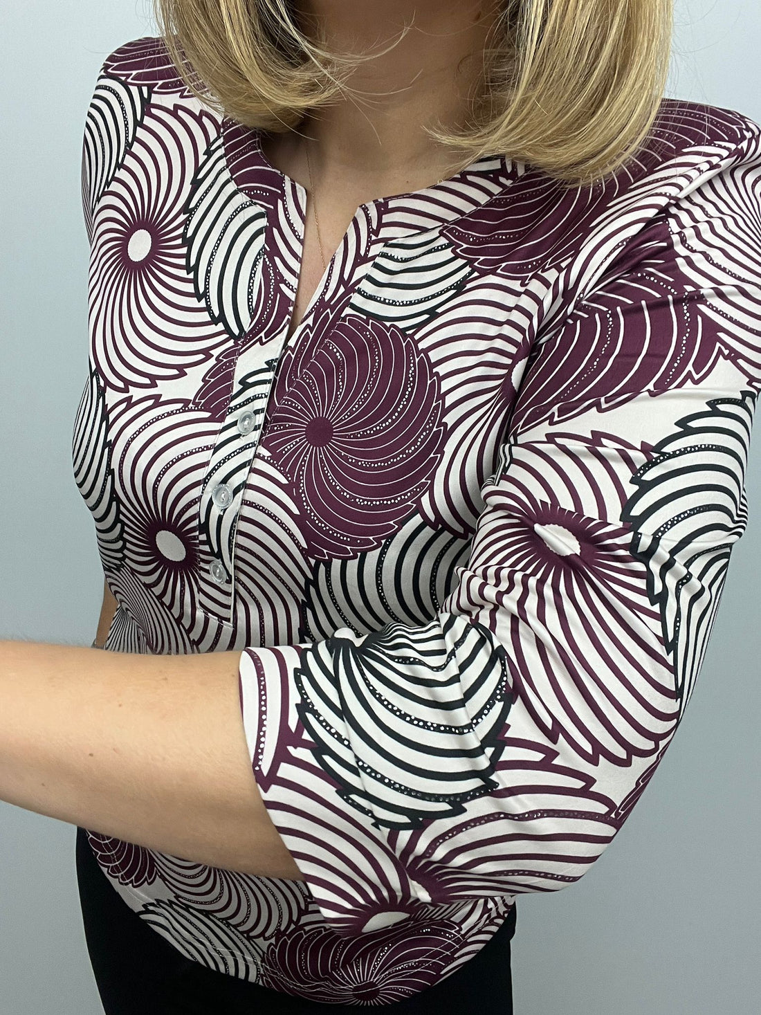 Ilona plum print top with 3 button opening