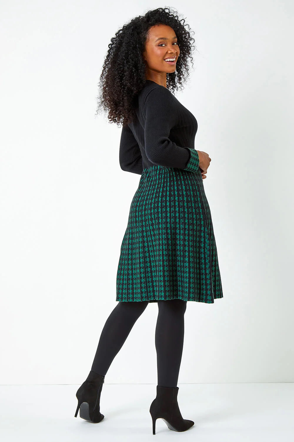 Black and Green Knit knee lemgth dress with cuff detail
