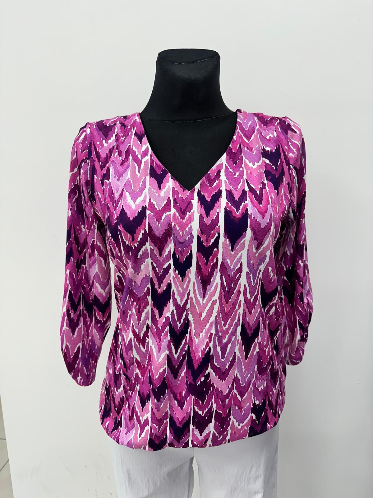 Yew top with v neckline and elasticated waistband Yew26 17