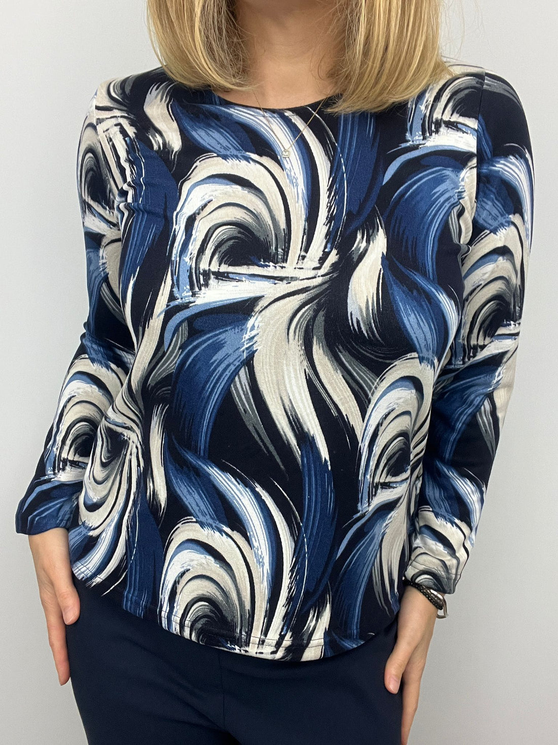 Long Sleeve fine knit in Navy and White Print