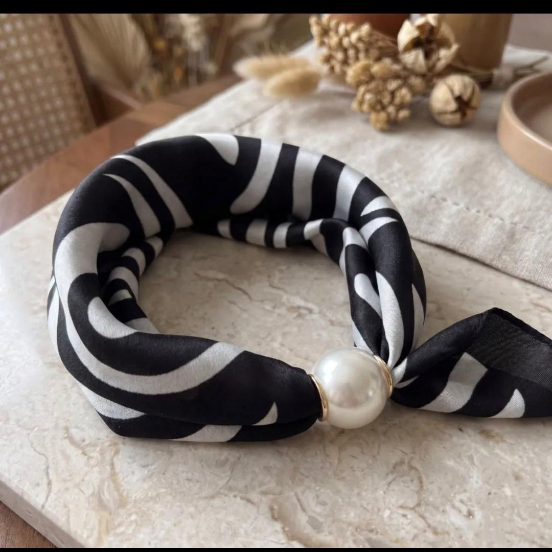 D Biggins Pearl Clasp scarf in Black and White swirl print  27