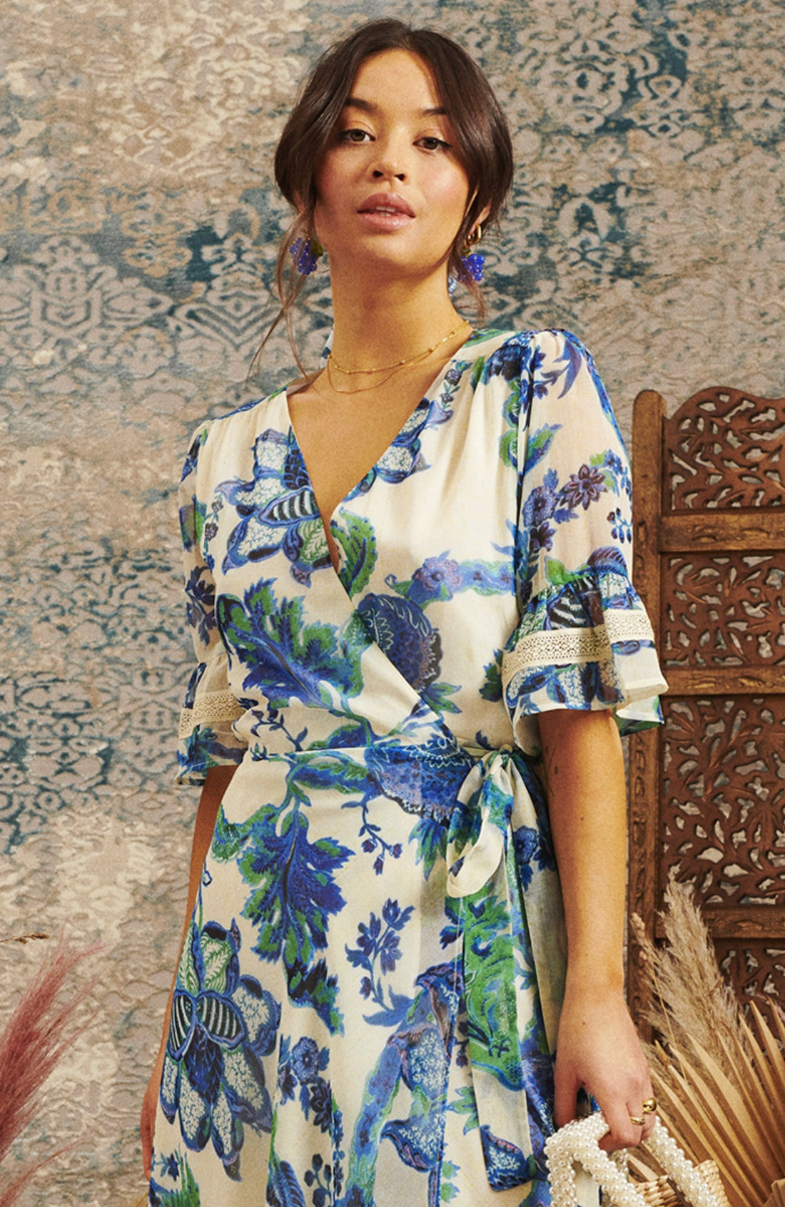 Hope &amp; Ivy Catalina flutter sleeve Maxi Dress with contrast lace and Tie Waist