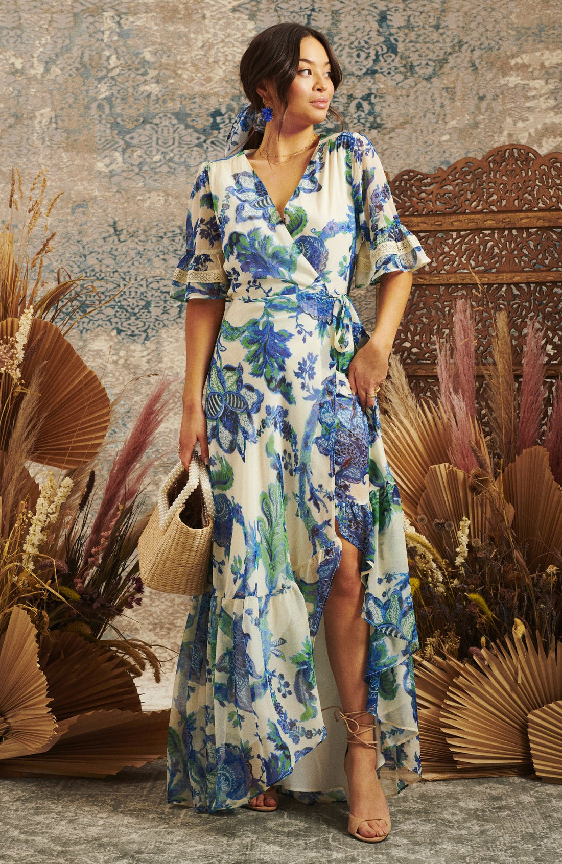 Hope &amp; Ivy Catalina flutter sleeve Maxi Dress with contrast lace and Tie Waist