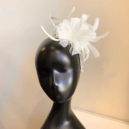 Fascinator with flower and feather detail on band D03