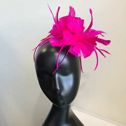 Fascinator with flower and feather detail on band D03