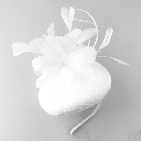 Pillbox style fascinator with feather and spike detail on band D04
